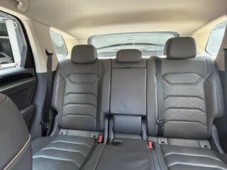 2019 Volkswagen Touareg III, серебристый, 4470000 рублей, вид 4