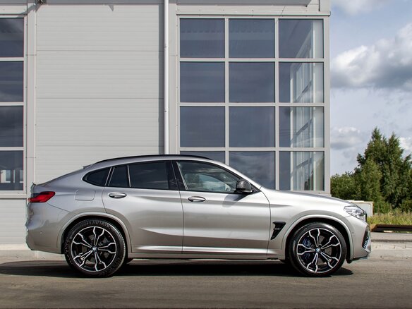 2021 BMW X4 M Competition I (F98), серый, 6700000 рублей - вид 1