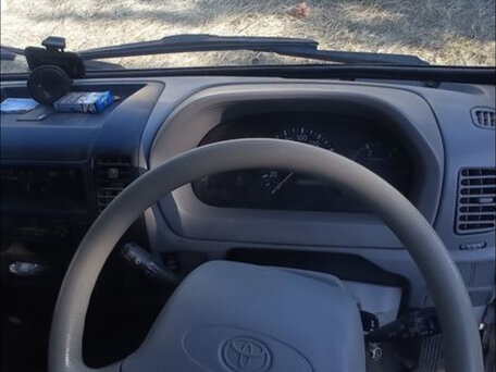 2003 Toyota Dyna, белый, 3200000 рублей, вид 3