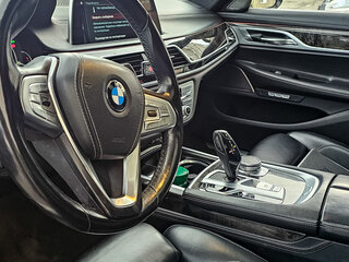 2017 BMW 7 серии Long 750Li xDrive VI (G11/G12), чёрный, 2800000 рублей, вид 2