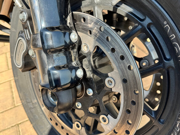 2019 Harley-Davidson Fat Bob, серый, 1770000 рублей - вид 14