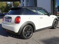 2021 Mini Hatch Cooper III (F55/F56) Рестайлинг 2, белый, 2580000 рублей - вид 3