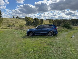 2019 BMW X5 M50d IV (G05/G18), синий, 6400000 рублей, вид 4