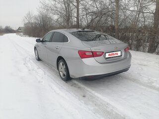 2019 Chevrolet Malibu IX Рестайлинг, серебристый, 1430000 рублей, вид 3