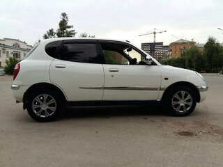 1999 Toyota Duet, белый, 590000 рублей, вид 3