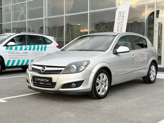 2010 Opel Astra H Рестайлинг, серебристый, 450000 рублей, вид 1