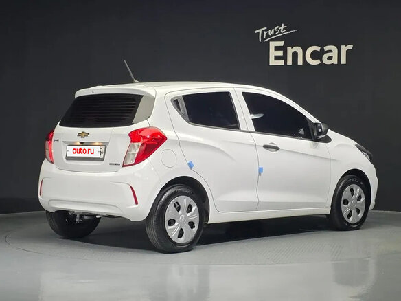 2020 Chevrolet Spark IV Рестайлинг, белый, 850000 рублей - вид 2