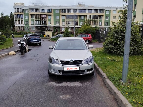 2013 Skoda Octavia DSG7 II (A5) Рестайлинг, серебристый, 900000 рублей