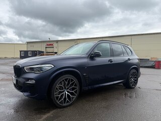 2020 BMW X5 M50d IV (G05/G18), синий, 7800000 рублей, вид 5