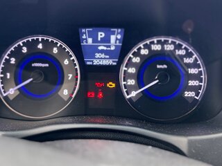 2011 Hyundai Solaris I, красный, 999999 рублей, вид 3