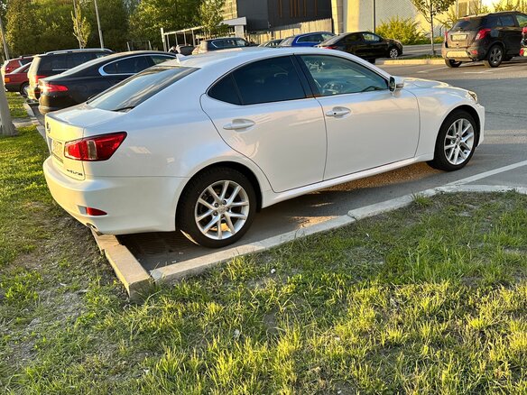 2010 Lexus IS 250 II Рестайлинг 2, белый, 1070000 рублей - вид 5