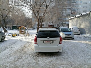 2005 Toyota Wish I, белый, 1100000 рублей, вид 4