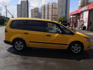 2015 Ford Galaxy II Рестайлинг, жёлтый, 685000 рублей, вид 2