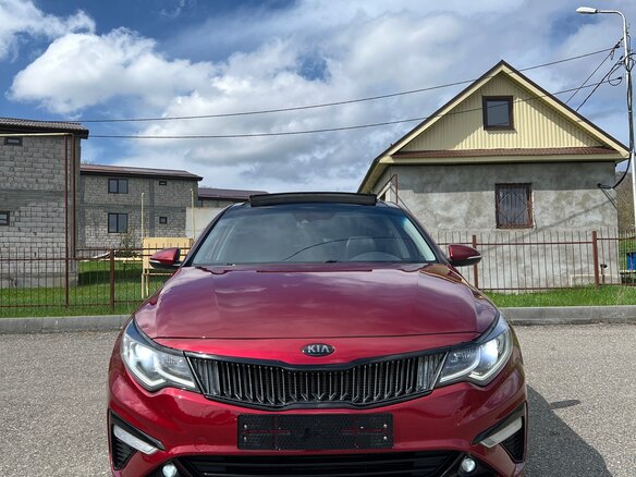 2019 Kia Optima IV Рестайлинг, красный, 2200000 рублей - вид 1