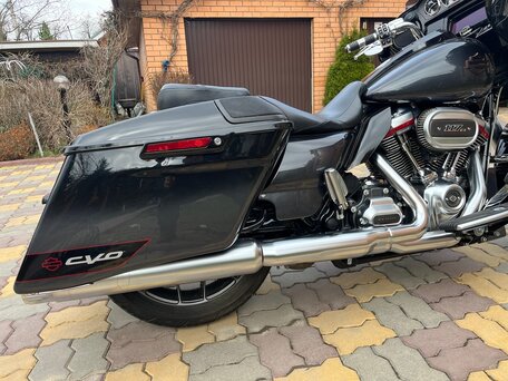 2020 Harley-Davidson CVO Street Glide, серый, 2300000 рублей, вид 4