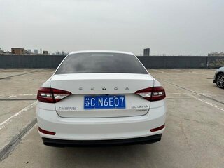 2021 Skoda Octavia III (A7) Рестайлинг, белый, 1500000 рублей, вид 5