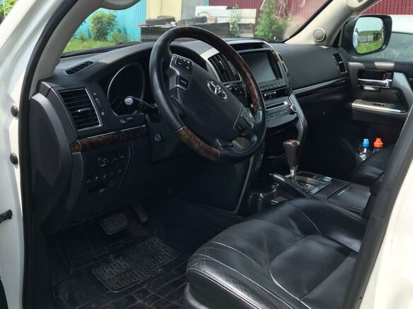 2013 Toyota Land Cruiser 200 Series Рестайлинг 1, белый, 5900000 рублей - вид 8