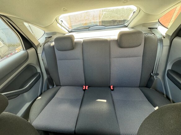 2011 Ford Focus II Рестайлинг, белый, 1000000 рублей - вид 8