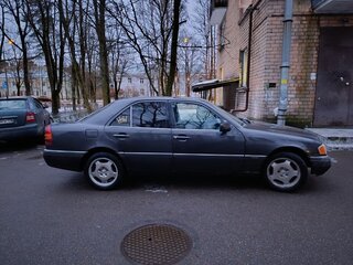 1993 Mercedes-Benz C-Класс 280 I (W202), чёрный, 440000 рублей, вид 1