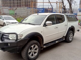 2014 Mitsubishi L200 IV Рестайлинг, белый, 2100000 рублей, вид 1