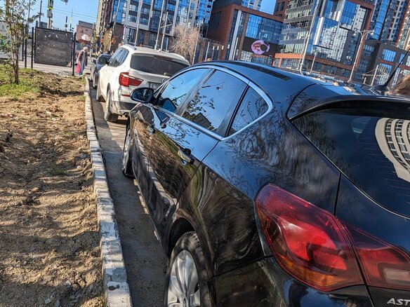 2013 Opel Astra J Рестайлинг, чёрный, 750000 рублей - вид 3