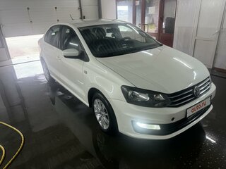 2017 Volkswagen Polo V Рестайлинг, белый, 800000 рублей, вид 3