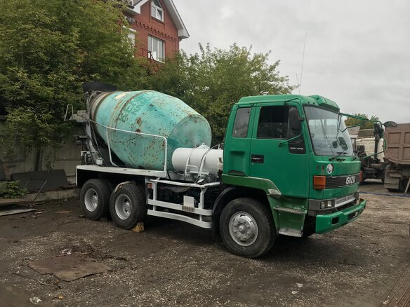 1990 Isuzu Автобетоносмеситель