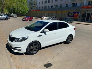 2015 Kia Rio III Рестайлинг, белый, 1070000 рублей, вид 1