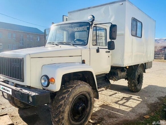 2008 ГАЗ 3308, белый, 800000 рублей