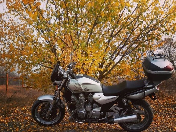 2001 Yamaha XJR1300, серебристый
