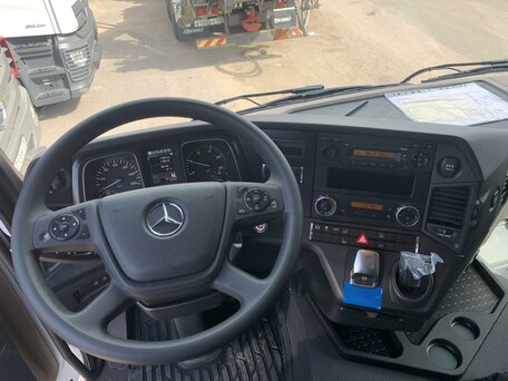 2023 Mercedes-Benz Arocs, красный, 23000000 рублей, вид 2