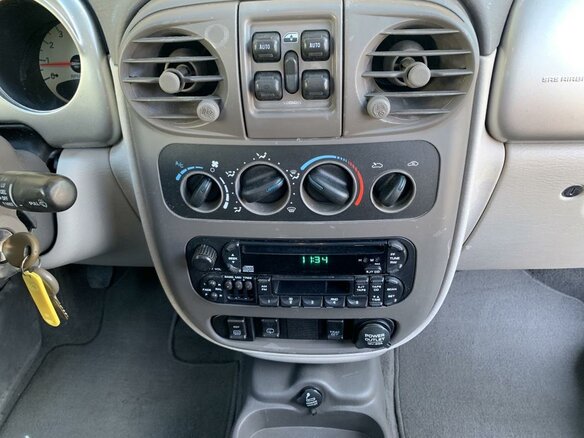 2001 Chrysler PT Cruiser, серебристый - вид 17