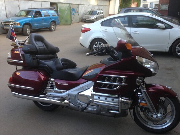 2009 Honda GL 1800 Gold Wing, красный, 1350000 рублей - вид 2