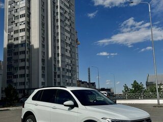 2021 Volkswagen Tiguan II Рестайлинг, белый, 2080000 рублей, вид 3