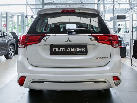 2022 Mitsubishi Outlander III Рестайлинг 3, белый - вид 5