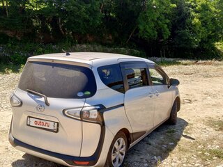2020 Toyota Sienta II Рестайлинг, серебристый, 1300000 рублей, вид 4