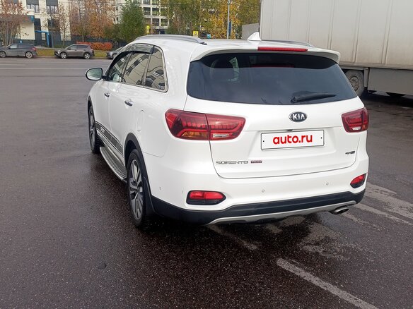 2018 Kia Sorento III Prime Рестайлинг, белый, 2890000 рублей - вид 3