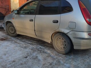 2001 Nissan Almera Tino I, серебристый, 300000 рублей, вид 3