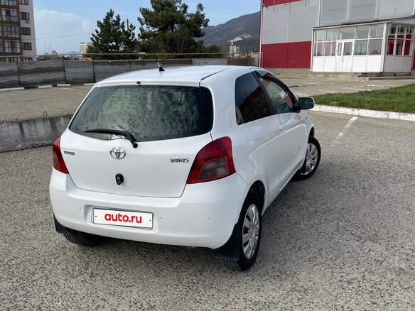 2008 Toyota Yaris Multimode II, белый, 500000 рублей - вид 2
