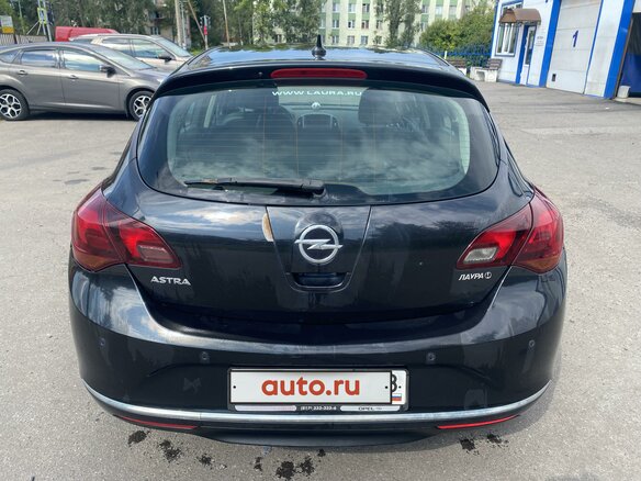 2013 Opel Astra J Рестайлинг, чёрный, 960000 рублей - вид 3