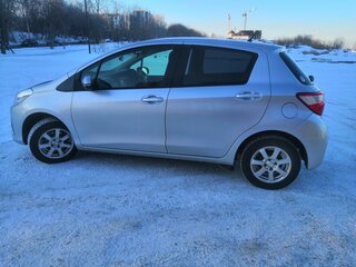 2018 Toyota Vitz III (XP130) Рестайлинг, серебристый, 1145000 рублей, вид 2