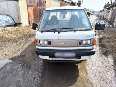 1993 Toyota TownAce, белый, 750000 рублей, вид 5