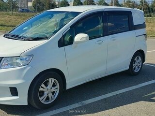 2014 Honda Freed Spike I Рестайлинг 2, белый, 1250000 рублей, вид 2