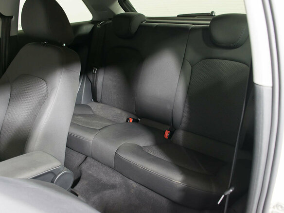 2011 Audi A1 I (8X), белый - вид 1