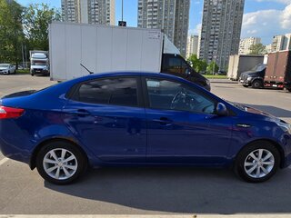 2013 Kia Rio 4-speed III, синий, 800000 рублей, вид 5