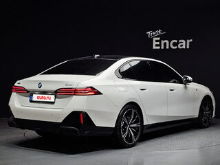 2025 BMW 5 серии 530i VIII (G60/G61/G68), белый, 8569000 рублей, вид 2
