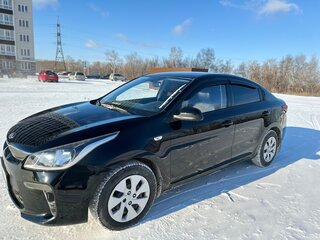 2020 Kia Rio IV, чёрный, 1350000 рублей, вид 4