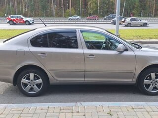 2011 Skoda Octavia II (A5) Рестайлинг, серый, 850000 рублей, вид 4