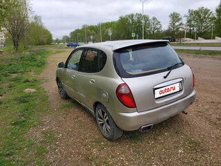 1999 Daihatsu Sirion I (M1), белый, 365000 рублей, вид 2