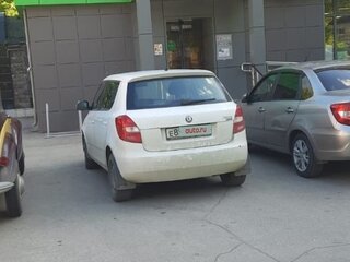 2011 Skoda Fabia II Рестайлинг, белый, 400000 рублей, вид 1
